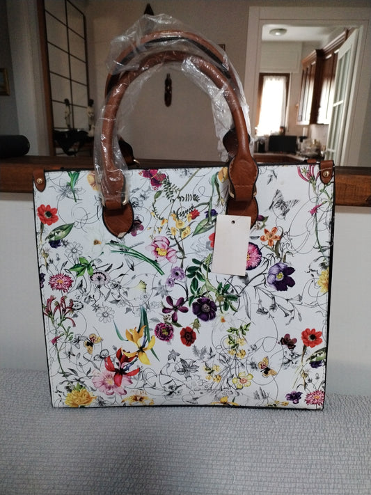 Borsa rigida con tracolla e a mano. A cm31 l cm35 b cm13